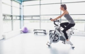 Read more about the article Spinning Lesson Benefits : That Slim & Tone Quickly