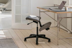 Read more about the article Why You Should Buy A Kneeling Chair: Transform Your Posture Today