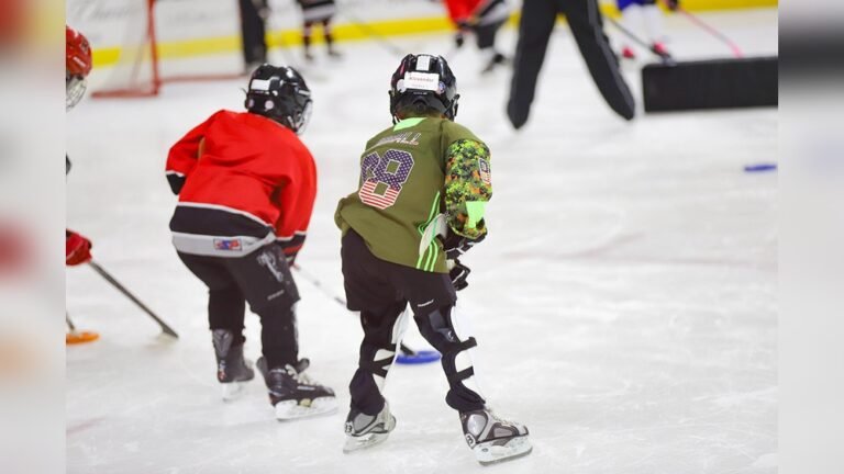 How Can Beginners Learn to Play Ice Hockey?