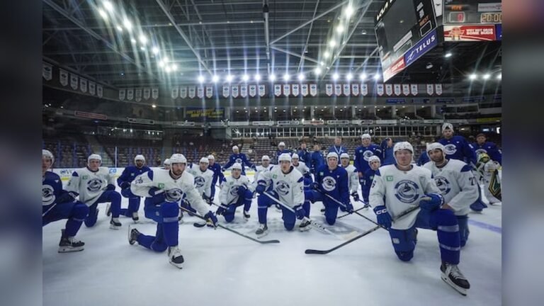 How Do Ice Hockey Teams Train During the Season?