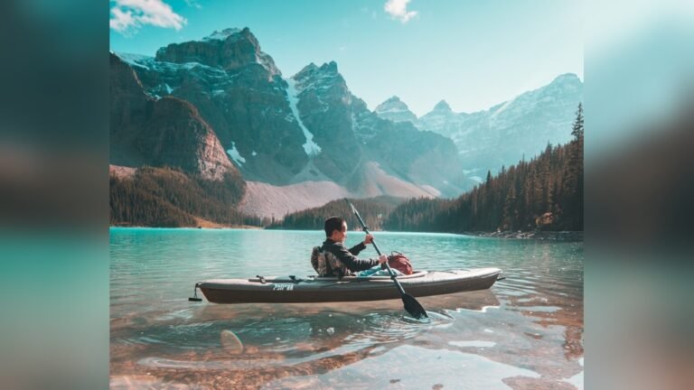 How to Kayak Alone Safely?