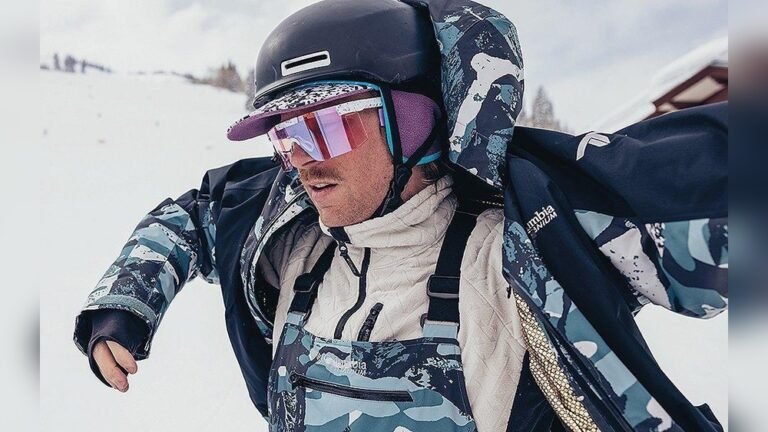 How to Stay Warm While Snowboarding?