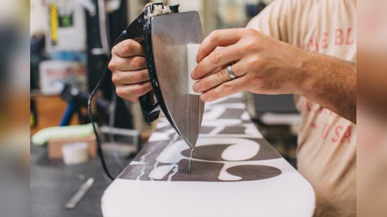 How to Wax a Snowboard? Step-by-Step Guide for Beginners How to Wax a Snowboard?