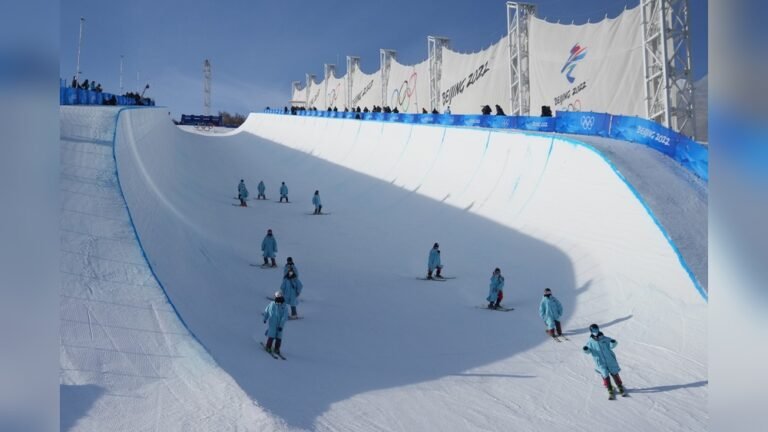 What is a Snowboard Halfpipe? Everything You Need to Know What is a Snowboard Halfpipe?